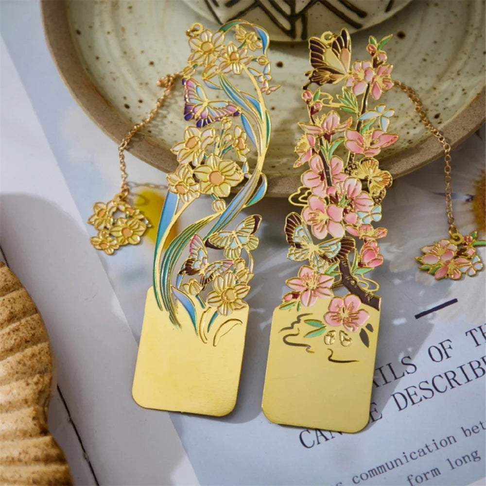 Aesthetic Stationery Metal Bookmark Hollow Flower Painting Bookmarks Student Reading Book Clip Book Accessories Teacher Gift - élise & madelyn