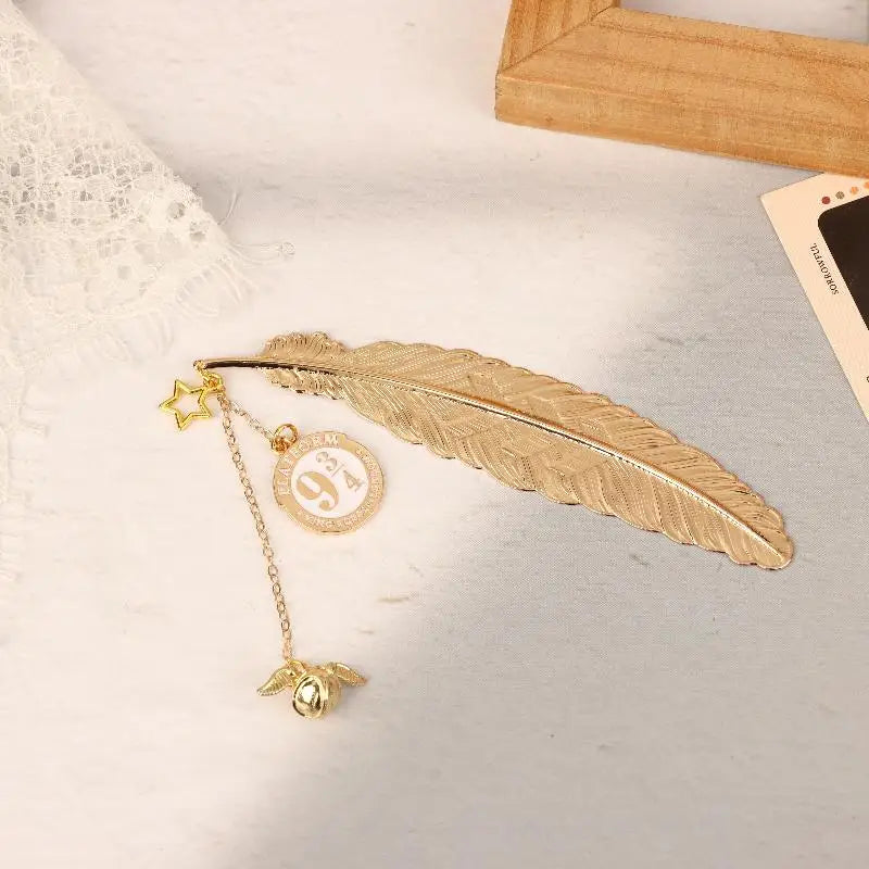 1pcs Creative Vintage Metal Feather Bookmark With Golden Wings Spherical Charm For Book Lovers Reading Gifts - élise & madelyn