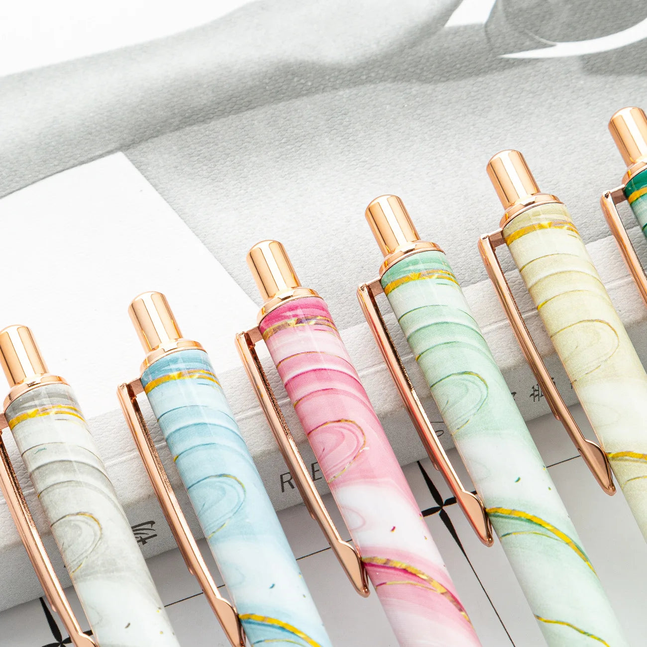 30PCS  Wholesale Metal Ballpoint Pen with Pressed Core Hotel Conference Advertising Pen Multi color Flower Film Ballpoint Pen - élise & madelyn