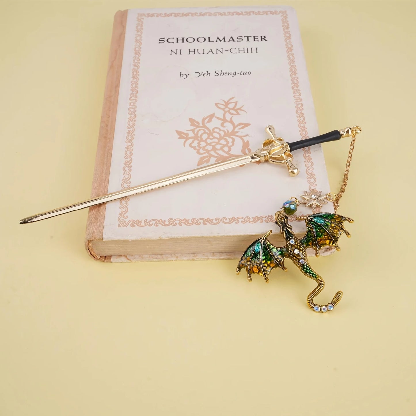 1pc Alloy Sword Dragon Bookmark, Birthday Gift for Book Lovers and Readers, Fantasy Bookworm Silver Gold Gold Pendant - élise & madelyn