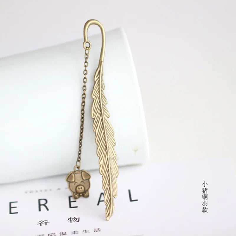 Vintage Feather Bronzing Metal Bookmark With Metal Chain Pendant Bookmark For Teachers Friends Book Club Book Lovers - élise & madelyn