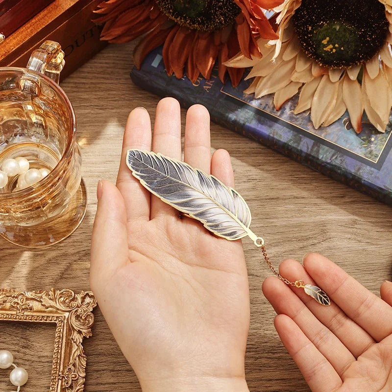 Vintage Feather Bronzing Metal Bookmark With Metal Chain Pendant Bookmark For Teachers Friends Book Club Book Lovers - élise & madelyn