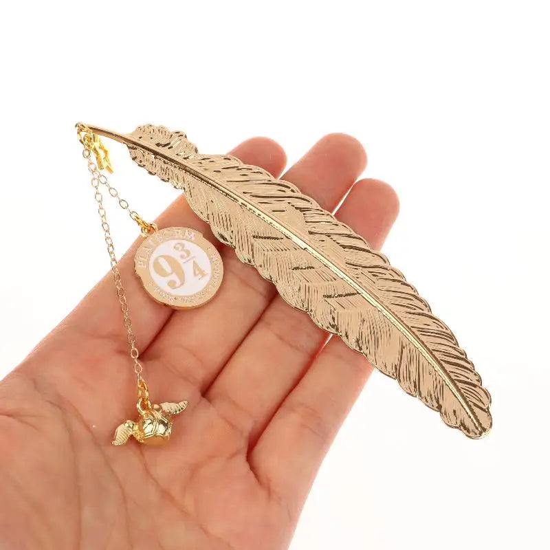 1pcs Creative Vintage Metal Feather Bookmark With Golden Wings Spherical Charm For Book Lovers Reading Gifts - élise & madelyn