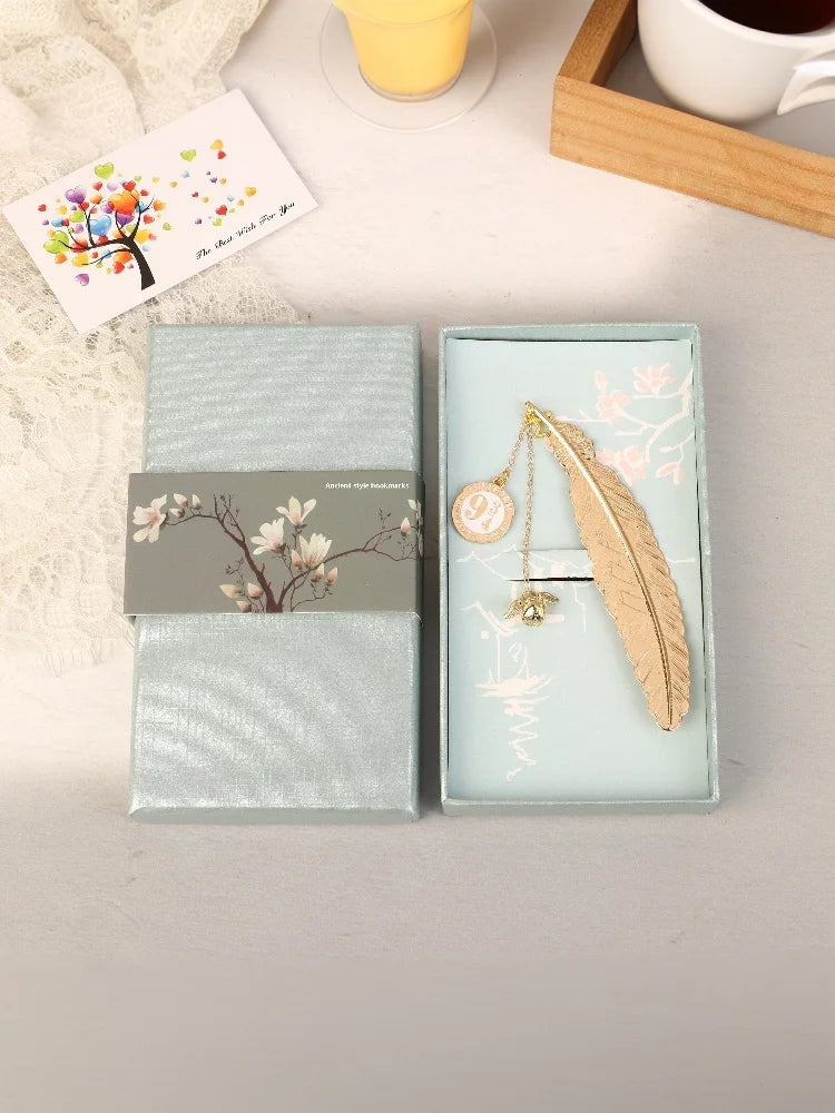 1pcs Creative Vintage Metal Feather Bookmark With Golden Wings Spherical Charm For Book Lovers Reading Gifts - élise & madelyn
