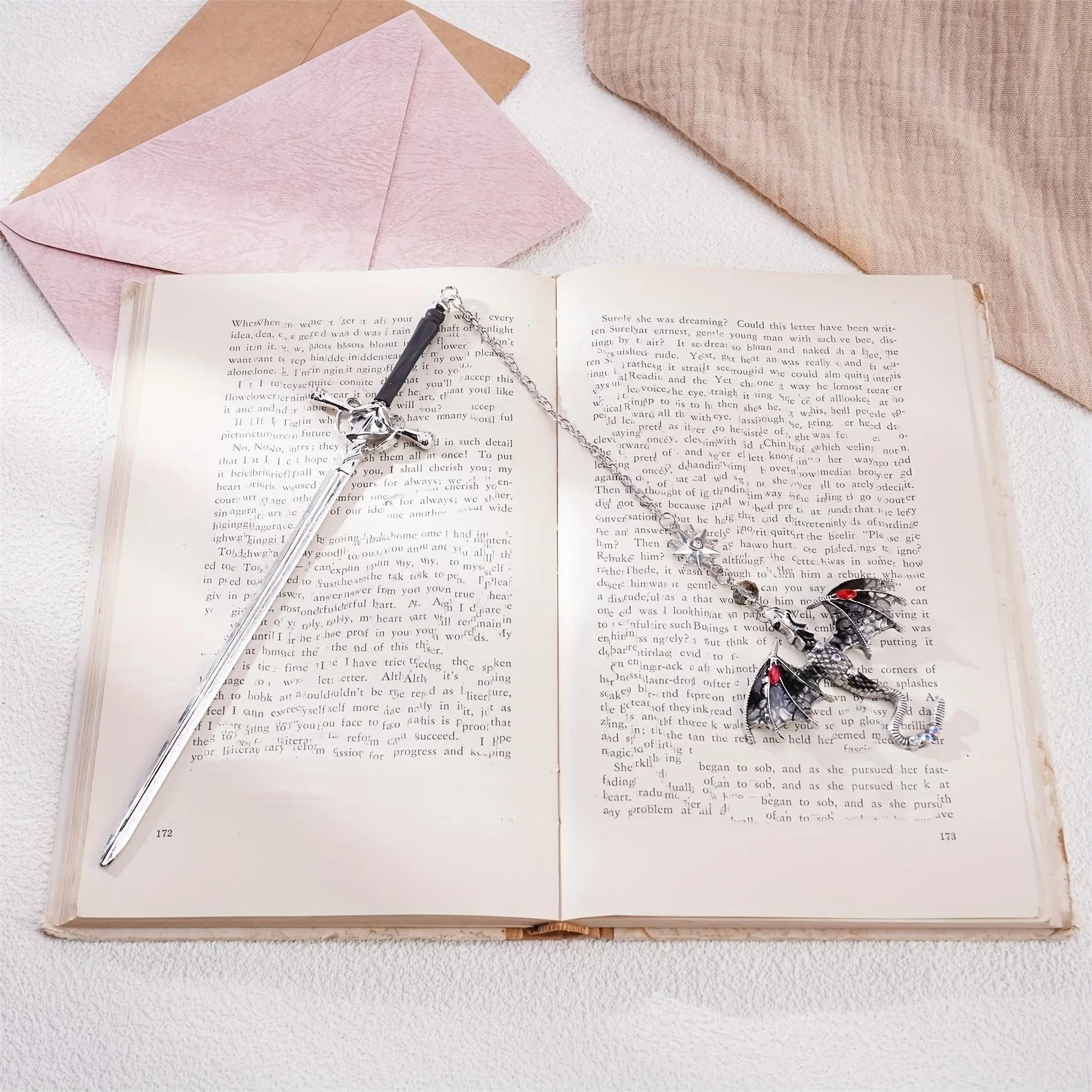1pc Alloy Sword Dragon Bookmark, Birthday Gift for Book Lovers and Readers, Fantasy Bookworm Silver Gold Gold Pendant - élise & madelyn
