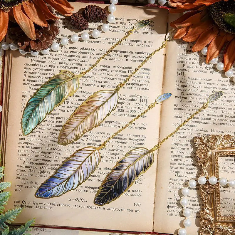 Vintage Feather Bronzing Metal Bookmark With Metal Chain Pendant Bookmark For Teachers Friends Book Club Book Lovers - élise & madelyn
