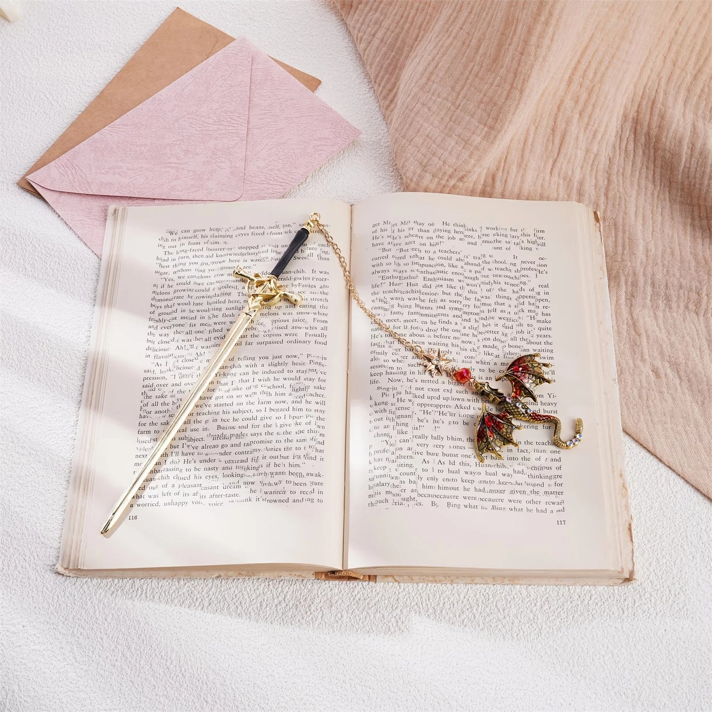 1pc Alloy Sword Dragon Bookmark, Birthday Gift for Book Lovers and Readers, Fantasy Bookworm Silver Gold Gold Pendant - élise & madelyn